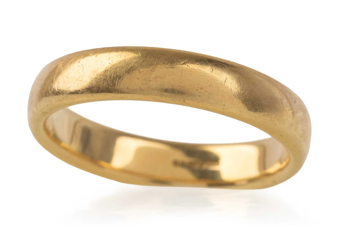 TIFFANY AND CO EIGHTEEN CARAT GOLD WEDDING BAND