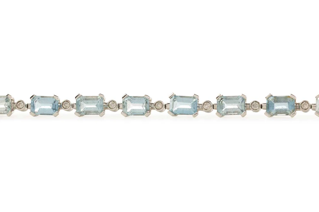 AQUAMARINE AND DIAMOND BRACELET AND A PAIR OF EARRINGS EARLY 21ST CENTURY