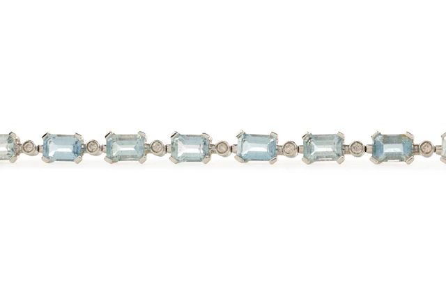AQUAMARINE AND DIAMOND BRACELET AND A PAIR OF EARRINGS EARLY 21ST CENTURY