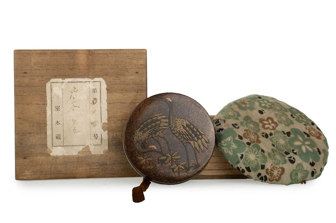 JAPANESE LACQUERED KOGO INCENSE BOX MID 20TH CENTURY