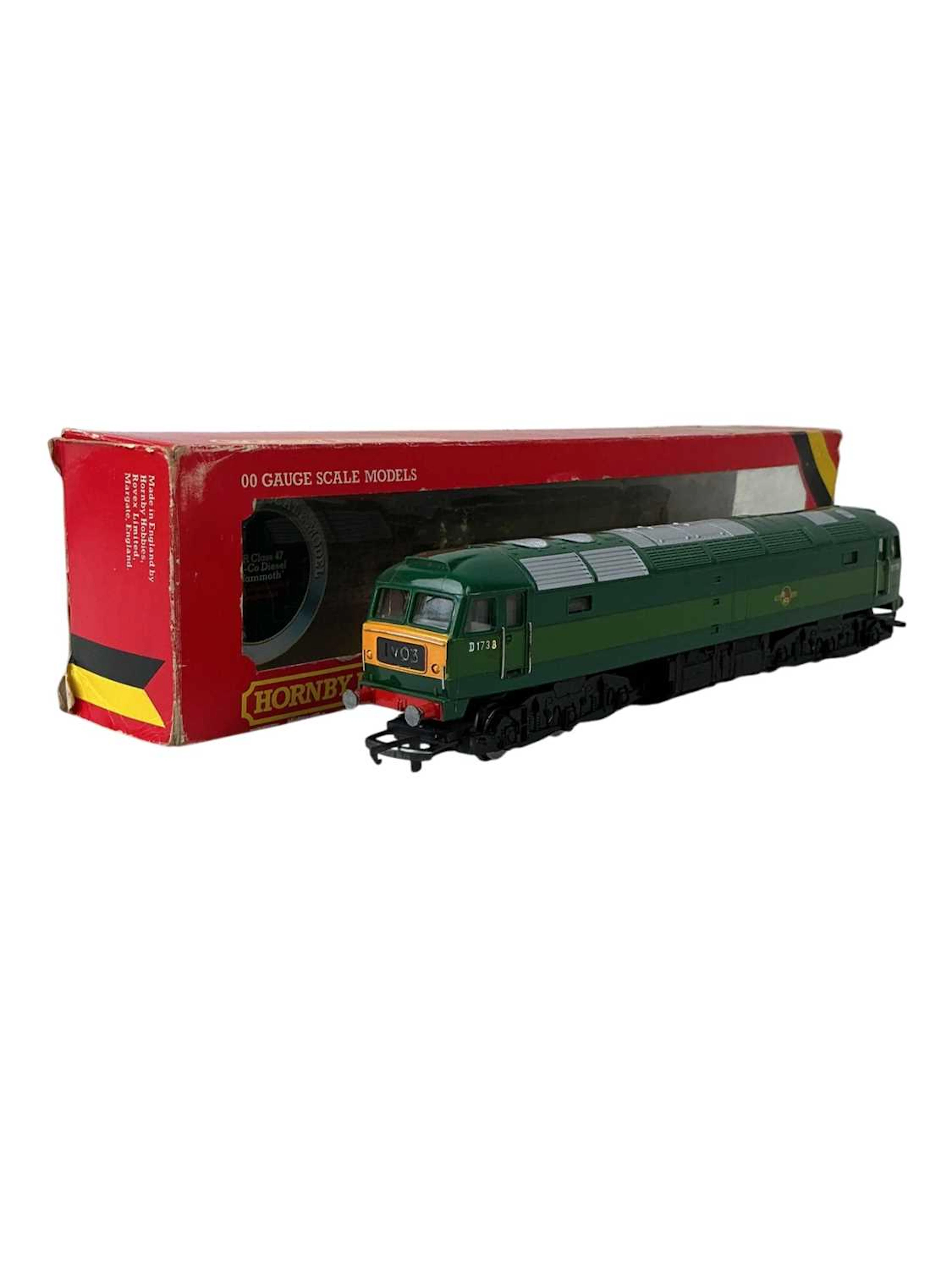 GROP OF OO GAUGE MODEL RAILWAY ITEMS LATE 20TH CENTURY