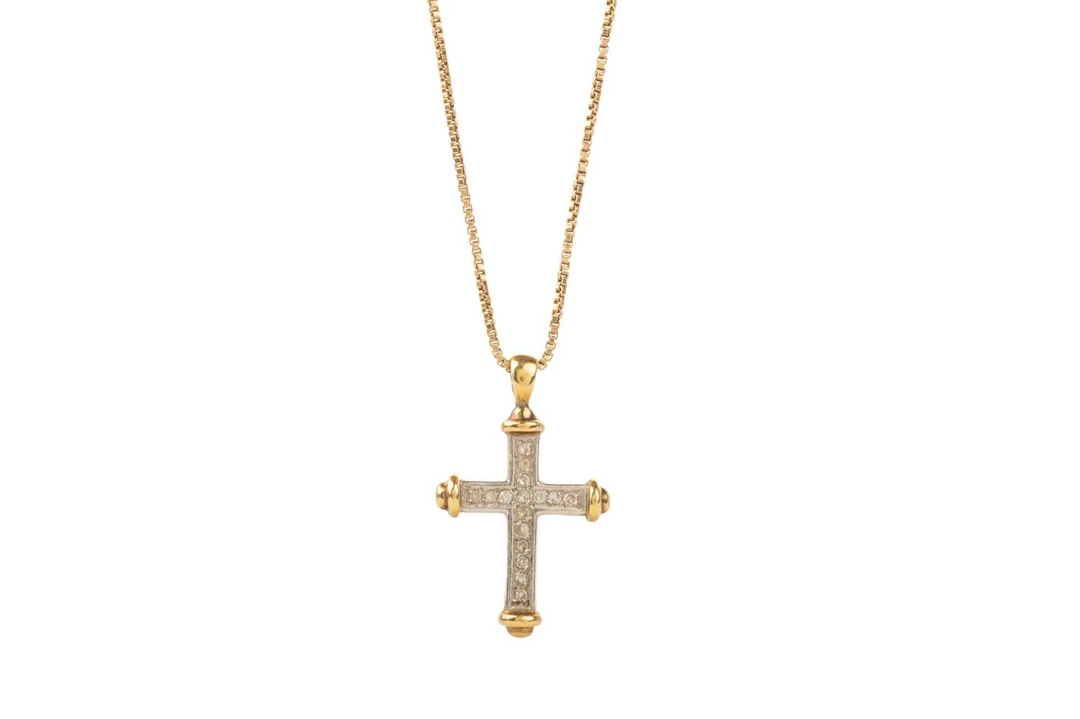 DIAMOND CROSS PENDANT ON CHAIN LATE 20TH CENTURY