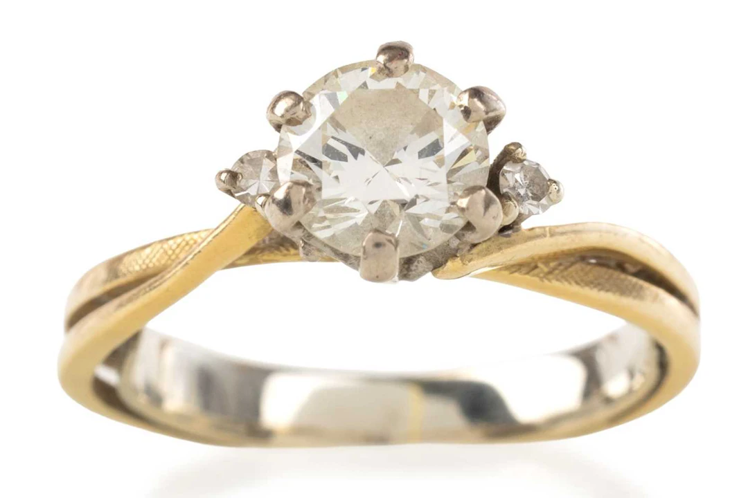 DIAMOND DRESS RING EARLY/MID 20TH CENTURY