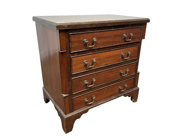 MAHOGANY CHEST OF DRAWERS LATE 20TH CENTURY