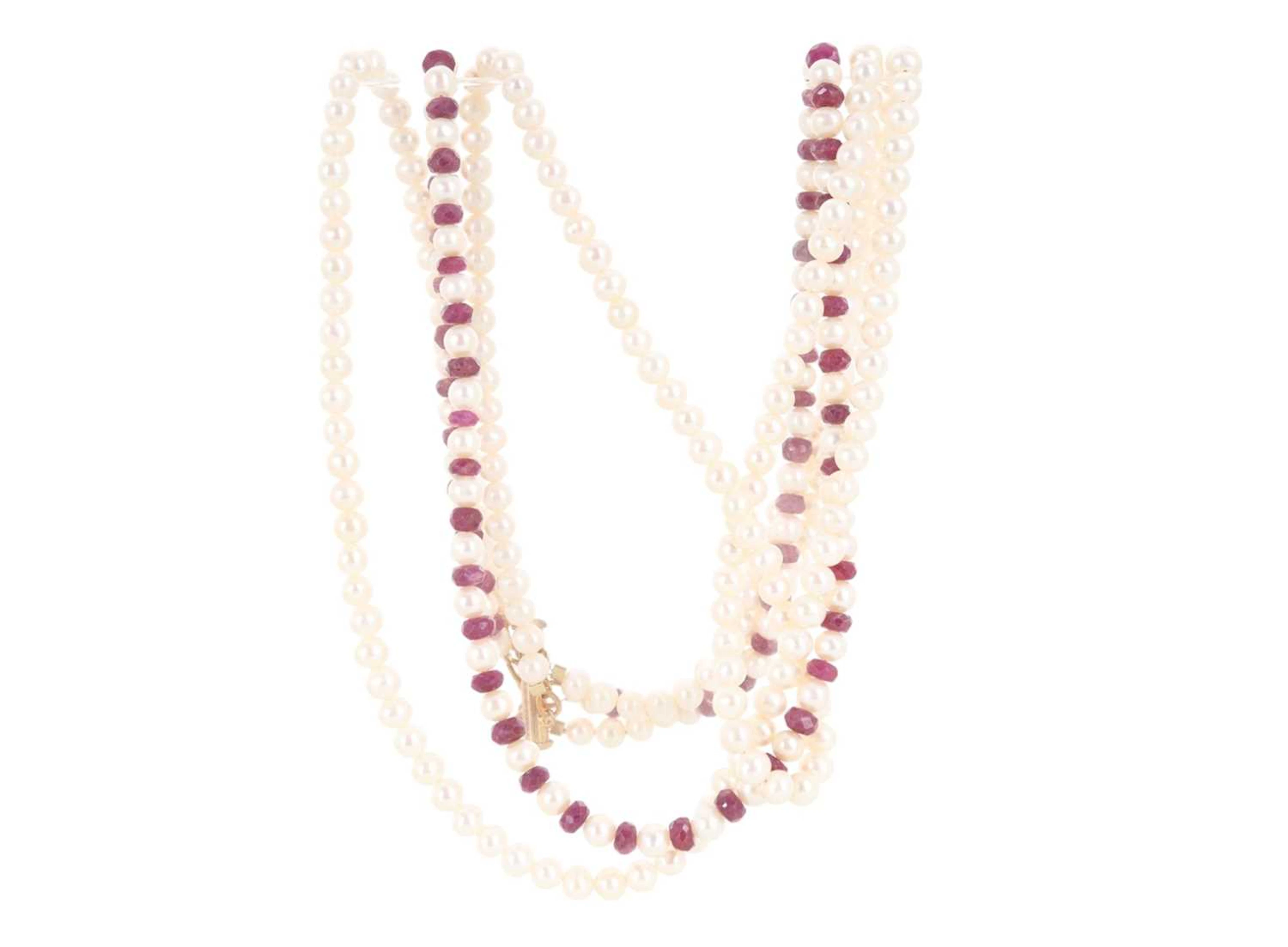 GROUP OF PEARL NECKLACES AND BRACELETS LATE 20TH CENTURY