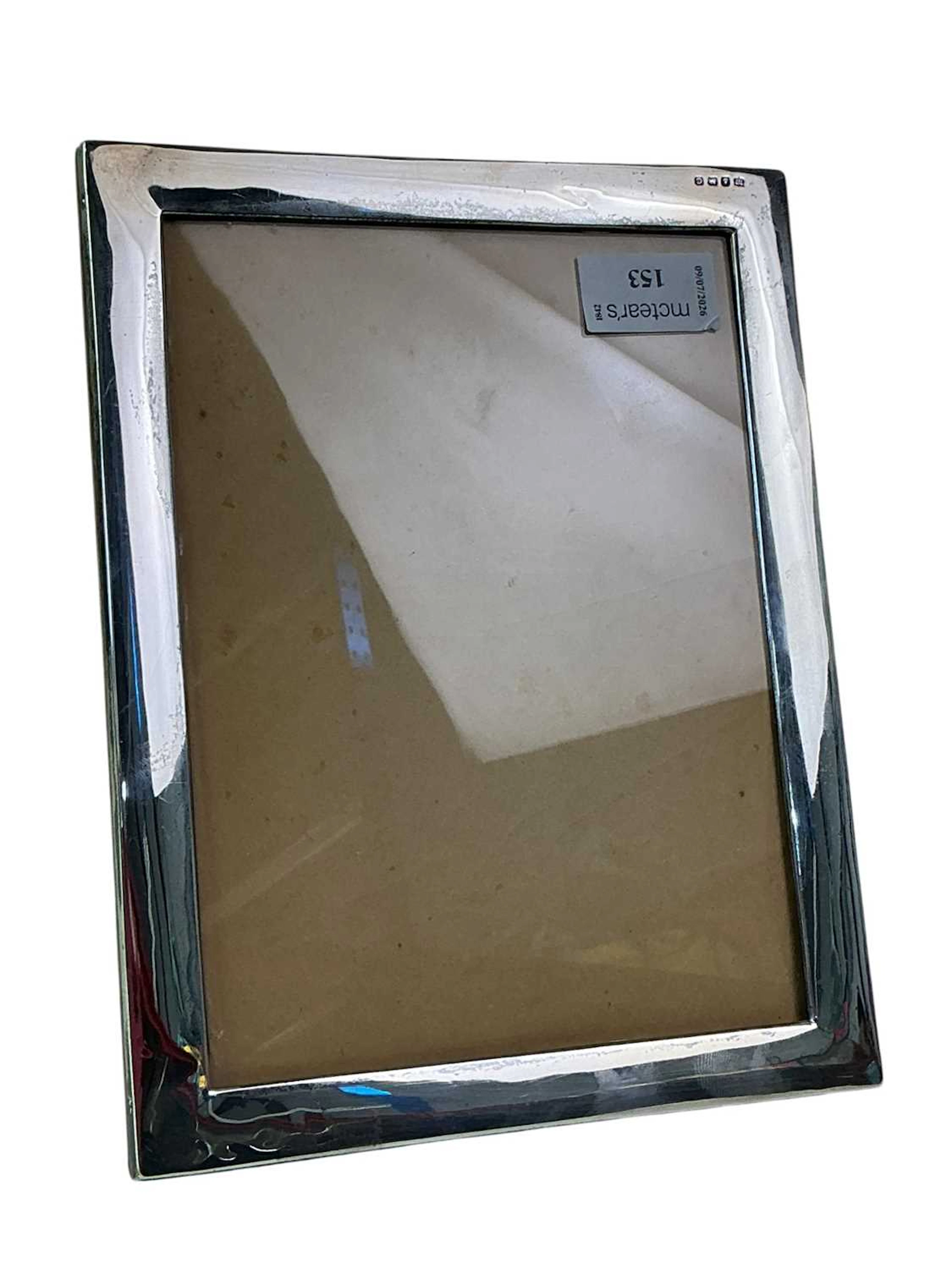 GEORGE V SILVER PHOTOGRAPH FRAME MAKER W J MYATT & CO, BIRMINGHAM 1927
