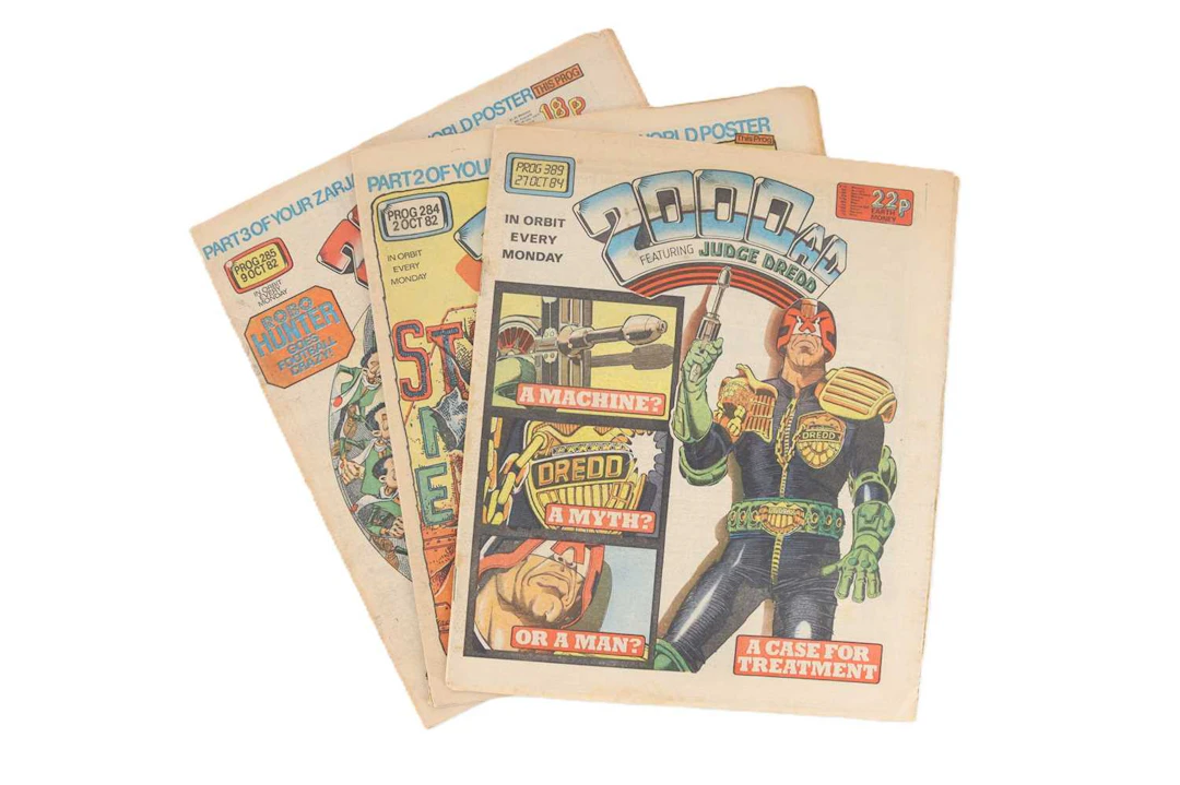 2000 AD AND JUDGE DREDD LARGE COLLECTION OF EARLY ISSUES CIRCA LATE 1970s-1990s