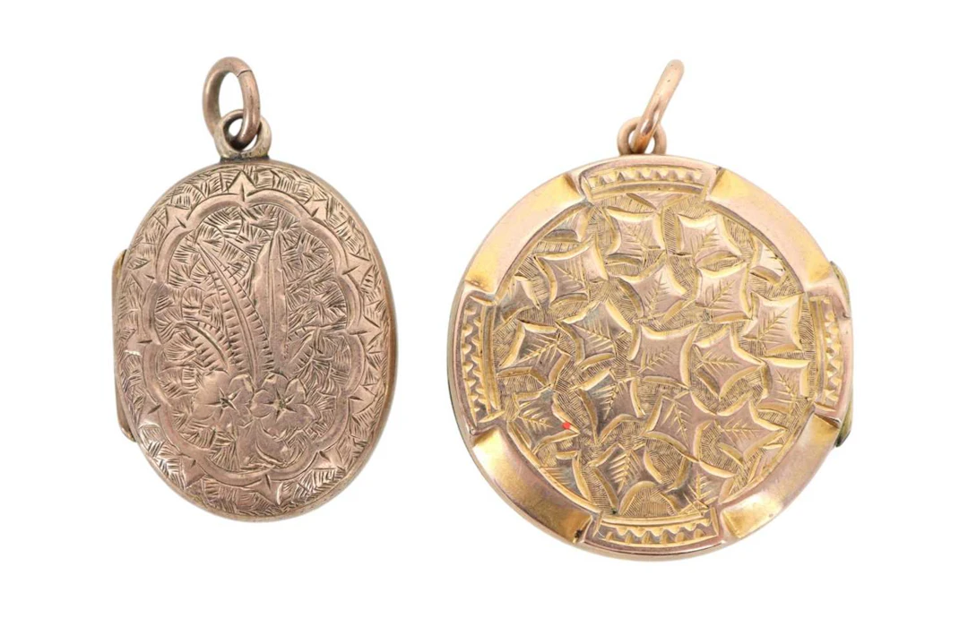SMALL GROUP OF JEWELLERY MID/LATE 20TH CENTURY