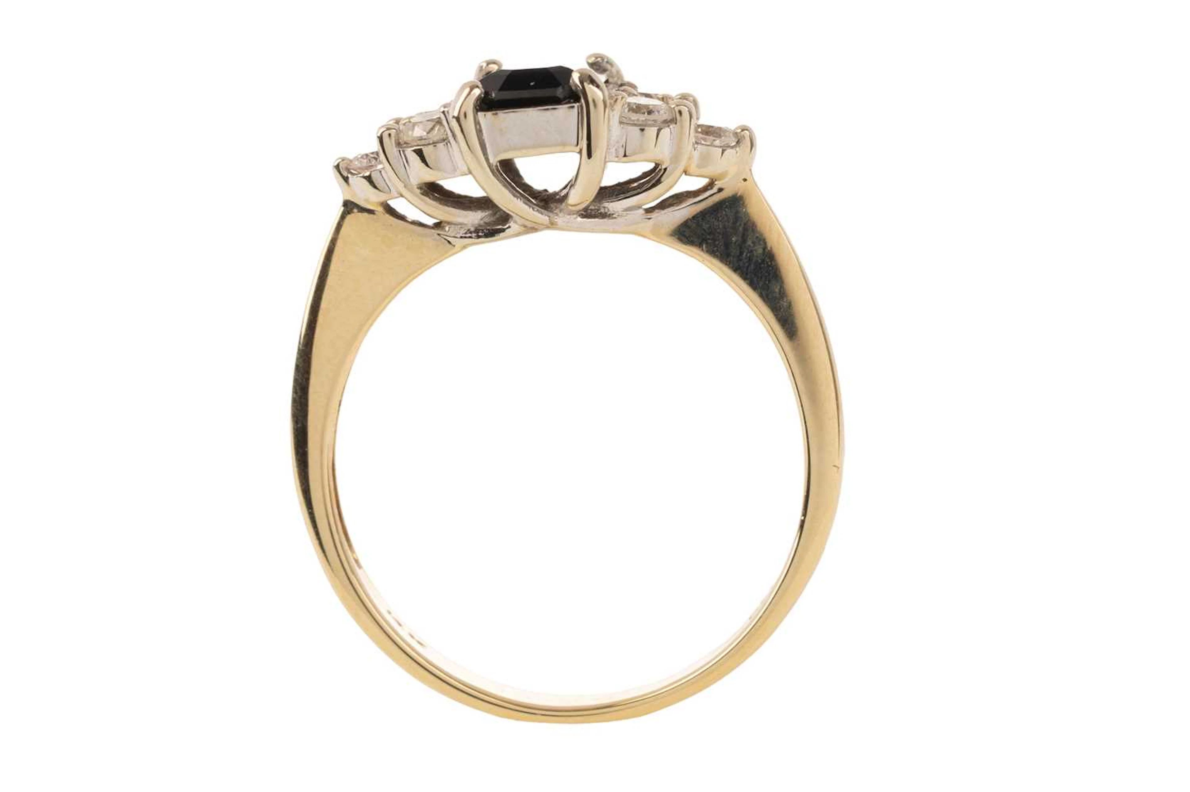 SAPPHIRE AND DIAMOND RING LATE 20TH CENTURY