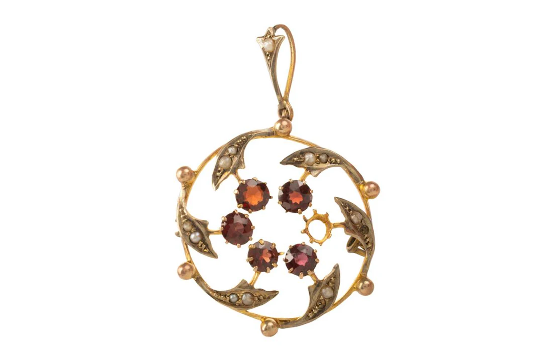 GLASS AND SEED PEARL PENDANT EARLY 20TH CENTURY