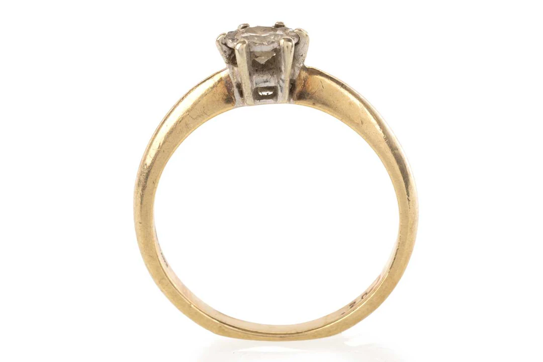 DIAMOND SOLITAIRE RING LATE 20TH CENTURY