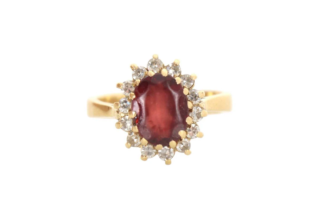 GARNET AND DIAMOND CLUSTER RING LATE 20TH CENTURY