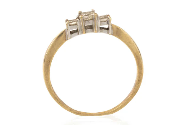 DIAMOND THREE STONE RING EARLY 21ST CENTURY