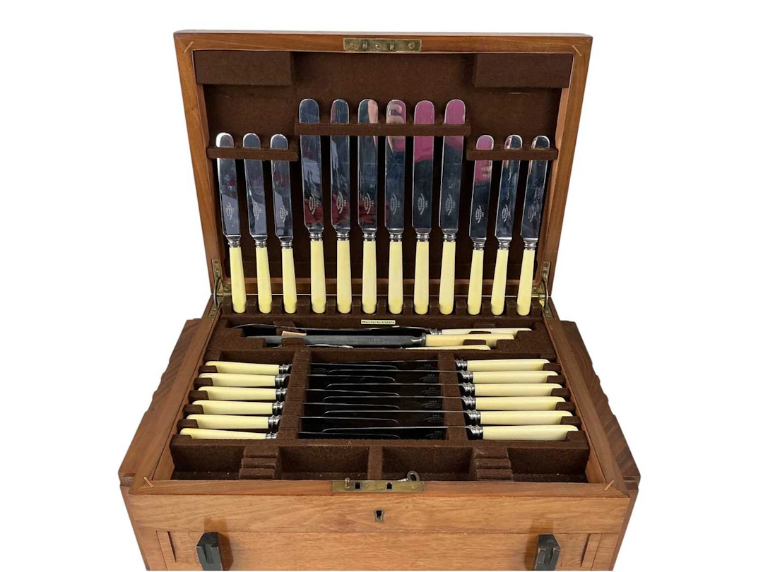 CANTEEN OF CUTLERY MID 20TH CENTURY