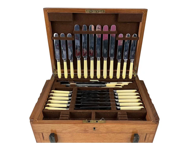 CANTEEN OF CUTLERY MID 20TH CENTURY
