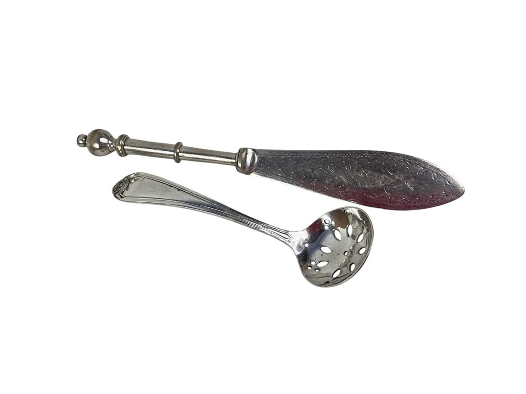 GROUP OF PLATED CUTLERY LATE 19TH/EARLY 20TH CENTURY