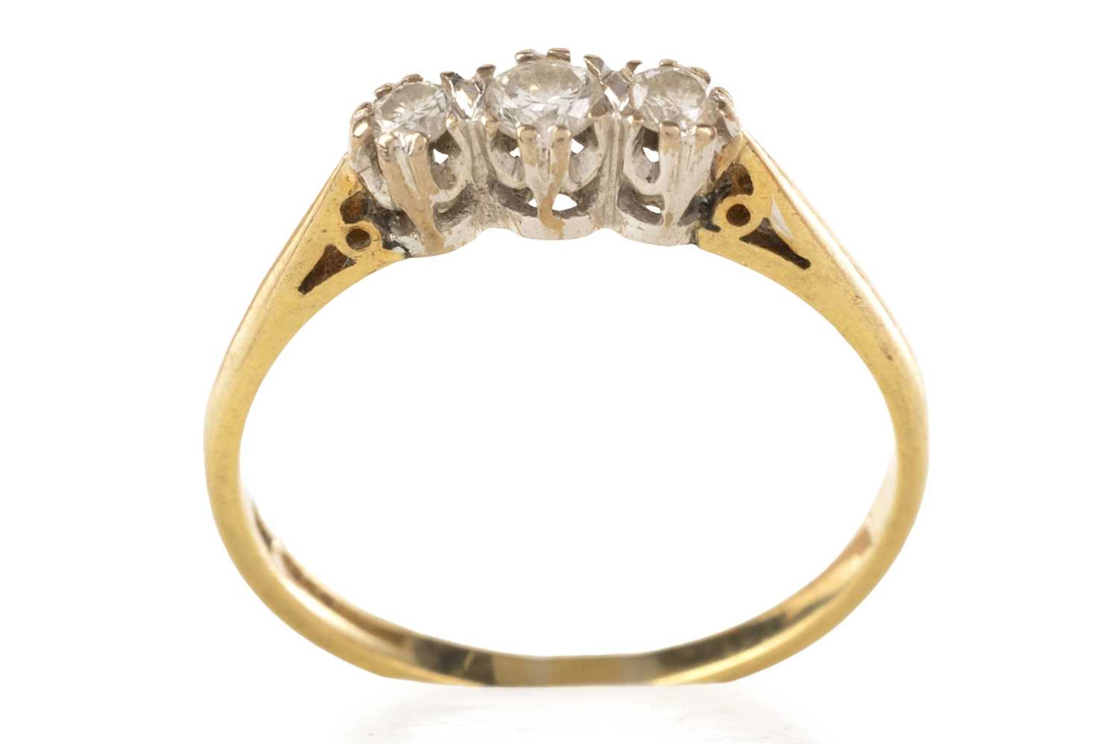 DIAMOND THREE STONE RING LATE 20TH CENTURY