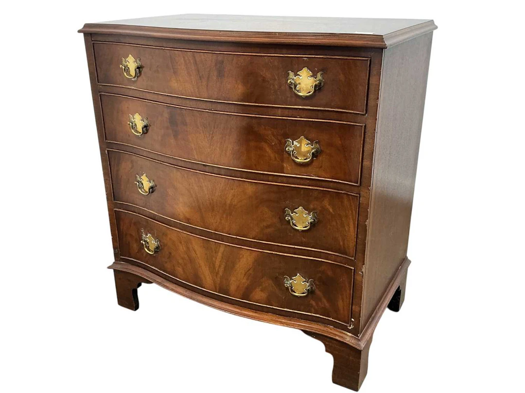 MAHOGANY SERPENTINE FRONTED CHEST OF DRAWERS MID 20TH CENTURY