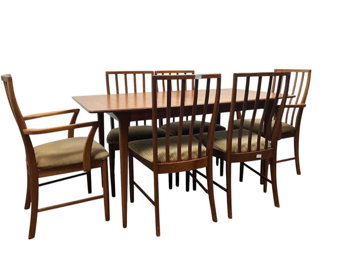 MID CENTURY EXTENDING TEAK DINING TABLE CIRCA 1960s
