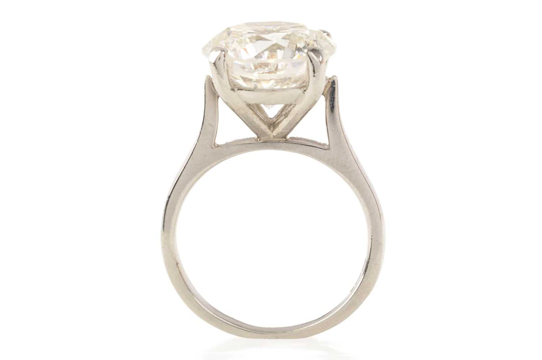 IMPRESSIVE DIAMOND SOLITAIRE RING 21ST CENTURY