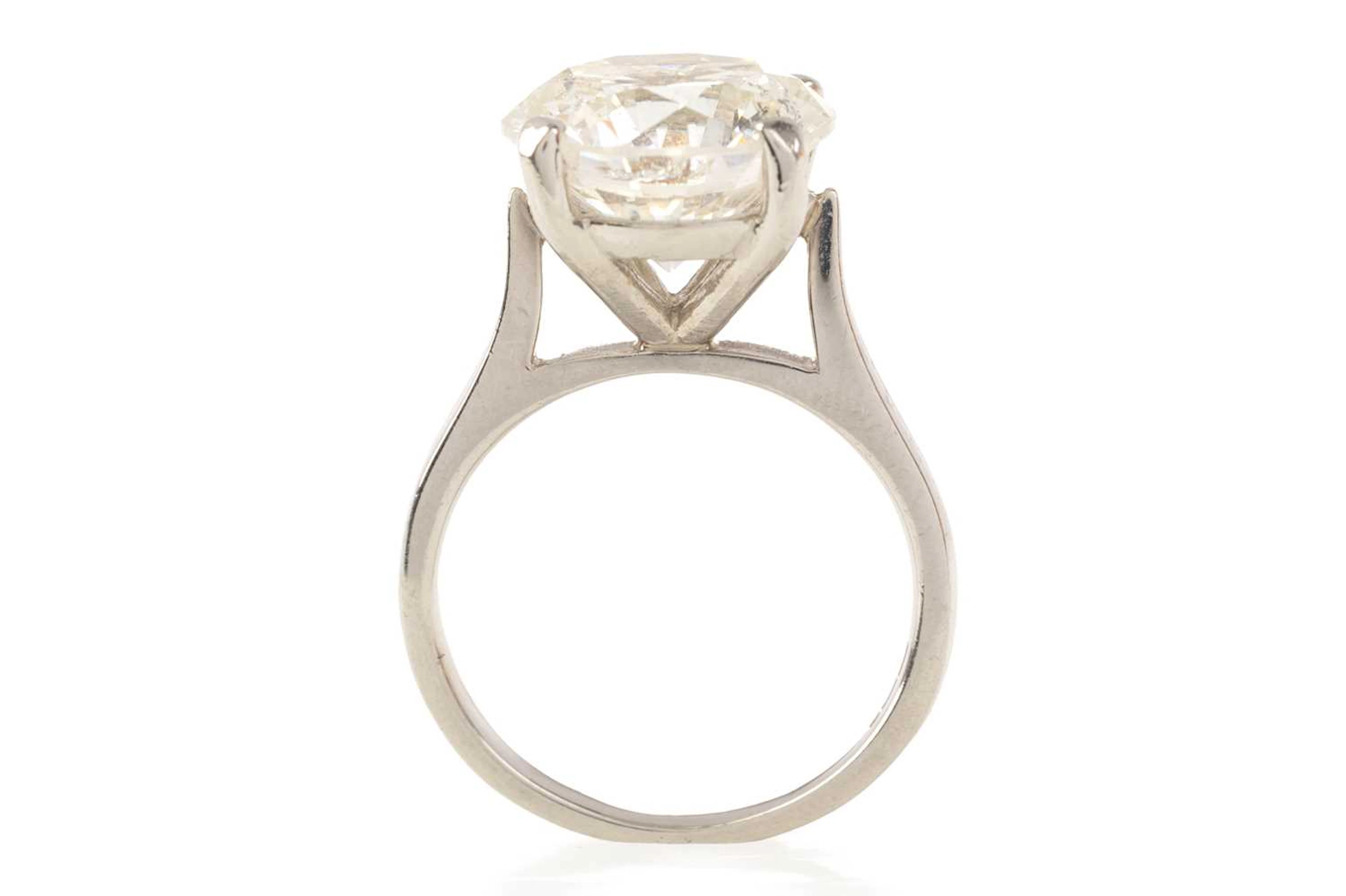 IMPRESSIVE DIAMOND SOLITAIRE RING 21ST CENTURY