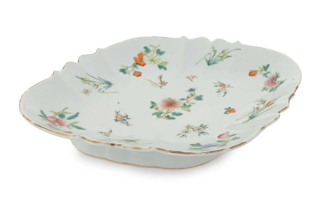 CHINESE PORCELAIN FAMILLE ROSE FOOTED DISH LATE 19TH CENTURY