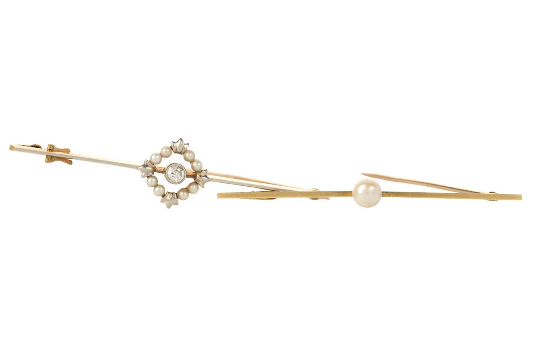 DIAMOND AND PEARL BAR BROOCH AND A SINGLE PEARL BAR BROOCH EARLY 20TH CENTURY