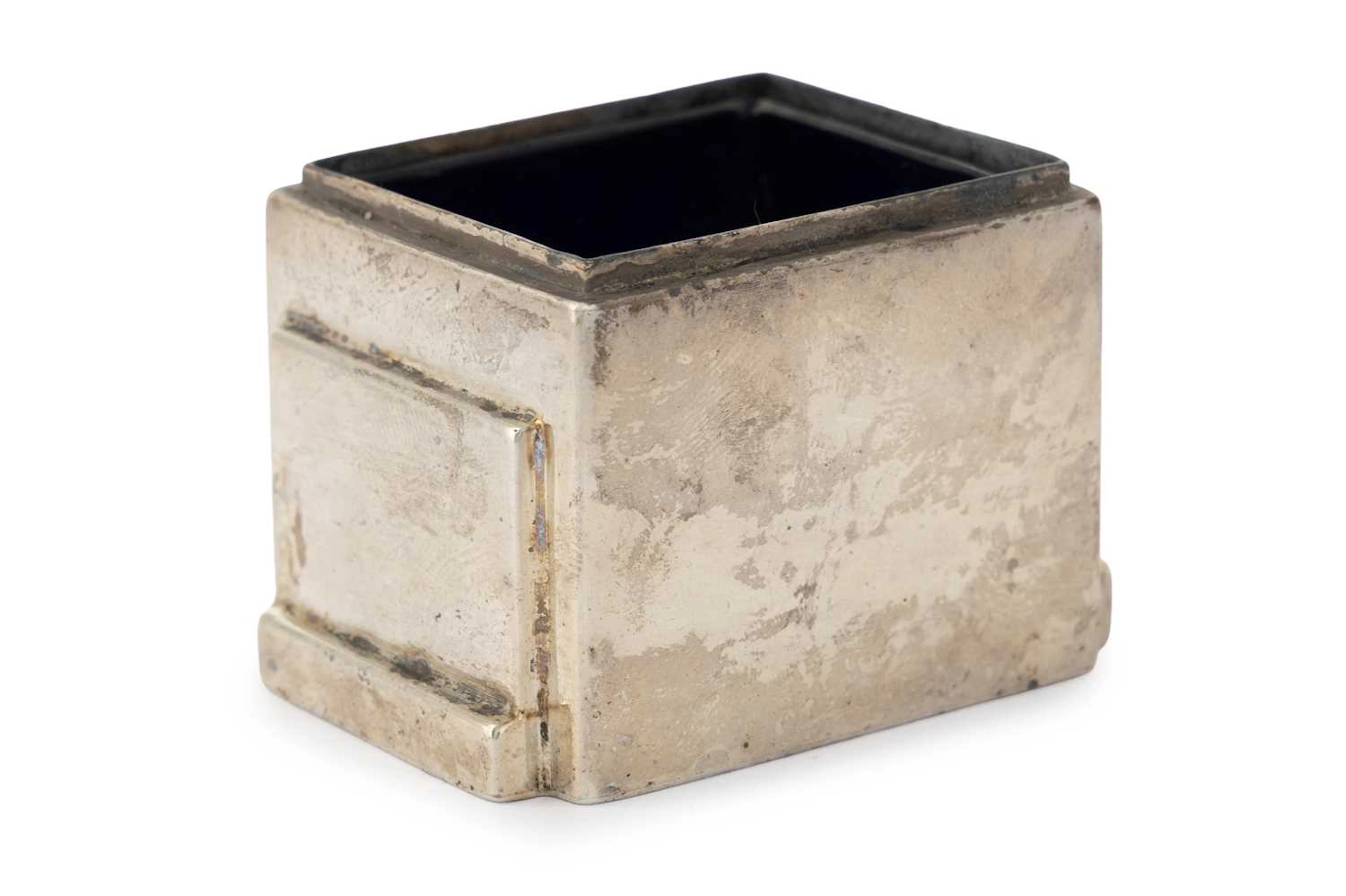 ART DECO SILVER OPEN SALT DISH MAKER WALKER & HALL, SHEFFIELD 1935
