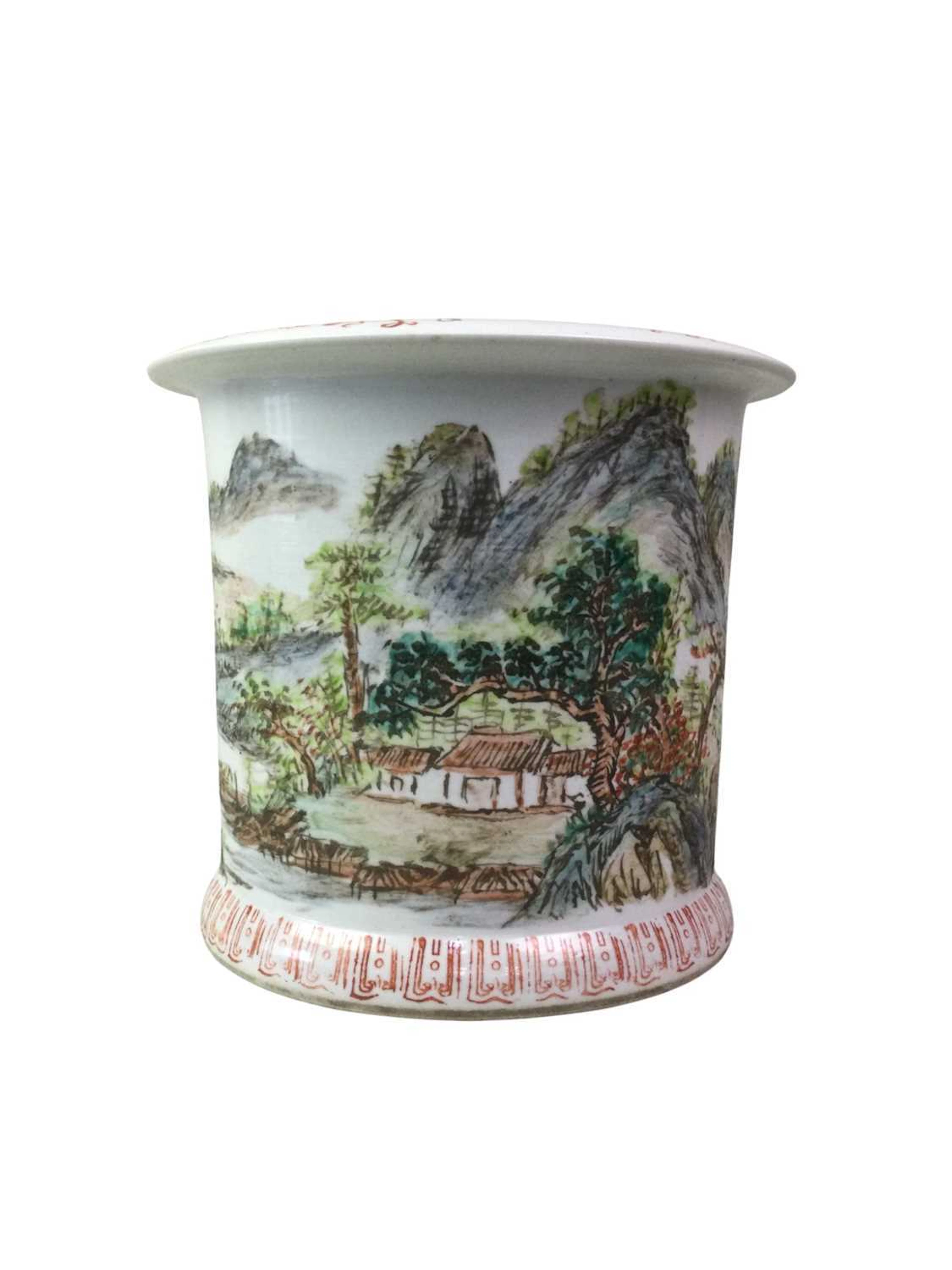 CHINESE PORCELAIN PLANTER REPUBLIC STYLE, LATE 20TH CENTURY