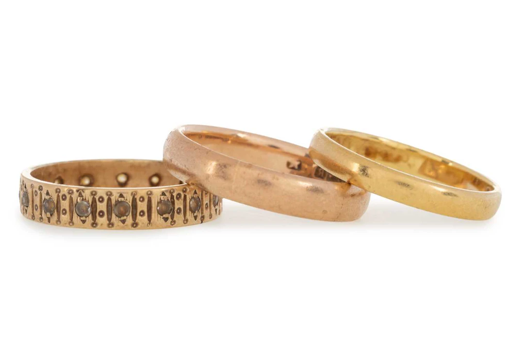 THREE GOLD RINGS MID/LATE 20TH CENTURY