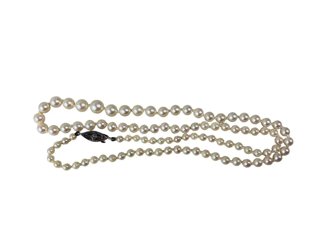 SINGLE STRAND GRADUATED PEARL NECKLACE EARLY 20TH CENTURY