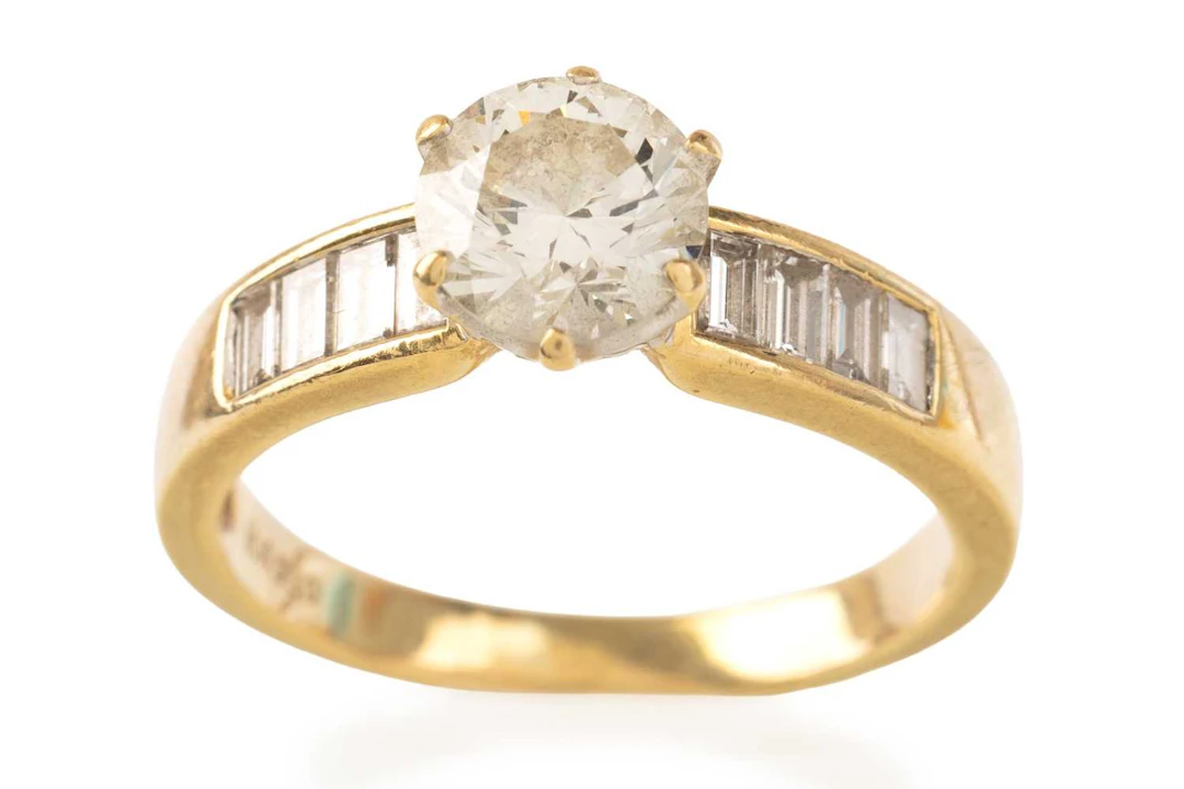 DIAMOND DRESS RING LATE 20TH CENTURY