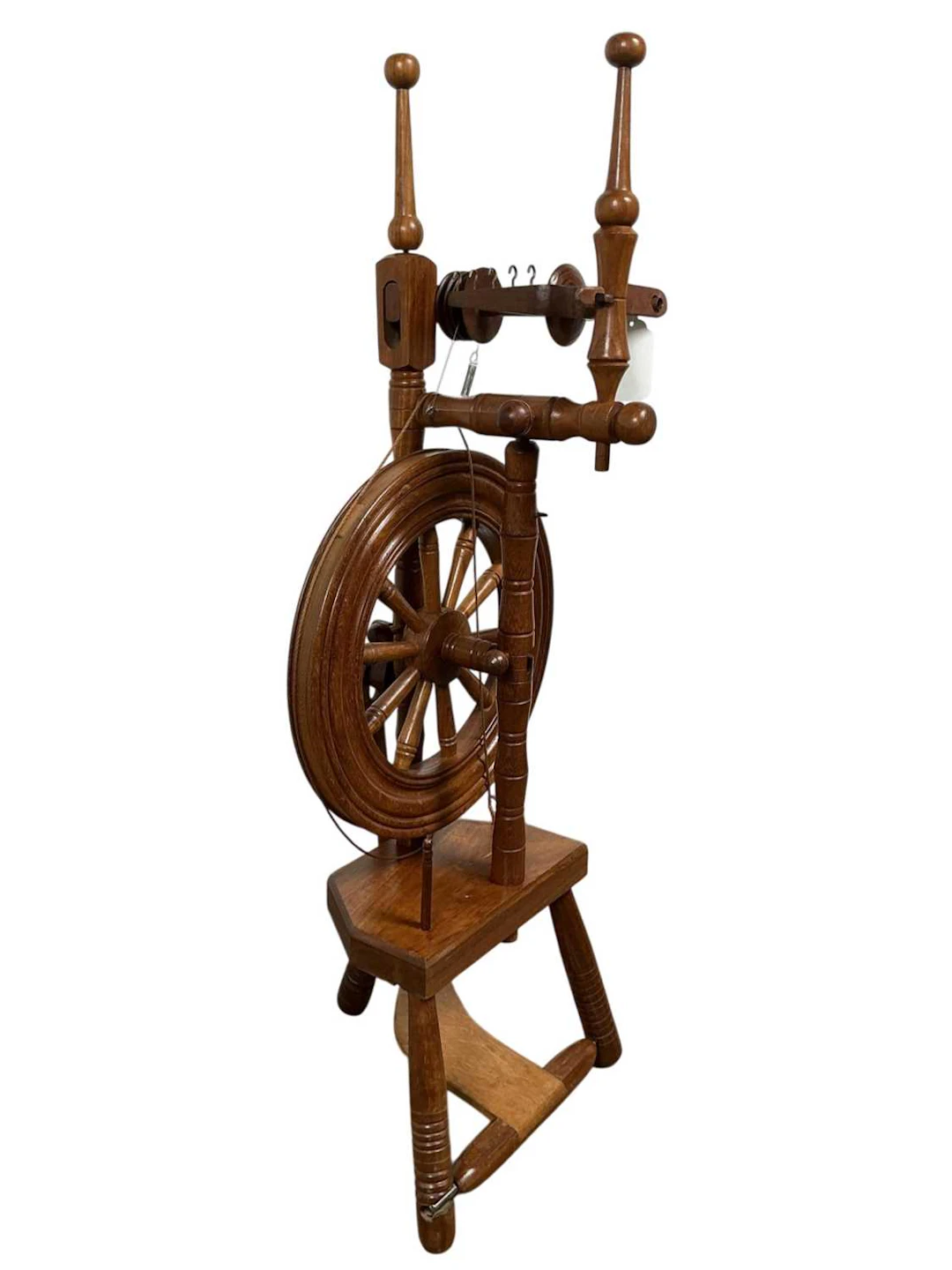 OAK SPINNING WHEEL MID/LATE 20TH CENTURY