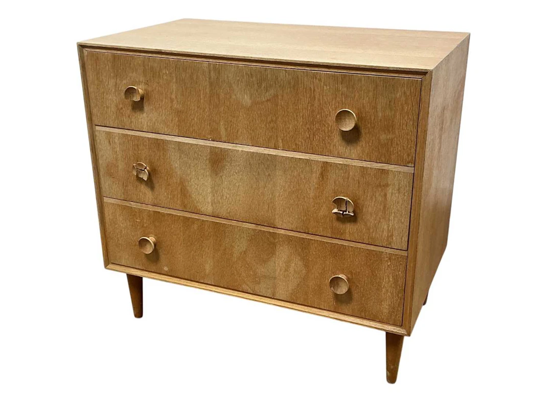 MEREDEW LIGHT TEAK CHEST OF DRAWERS MID 20TH CENTURY