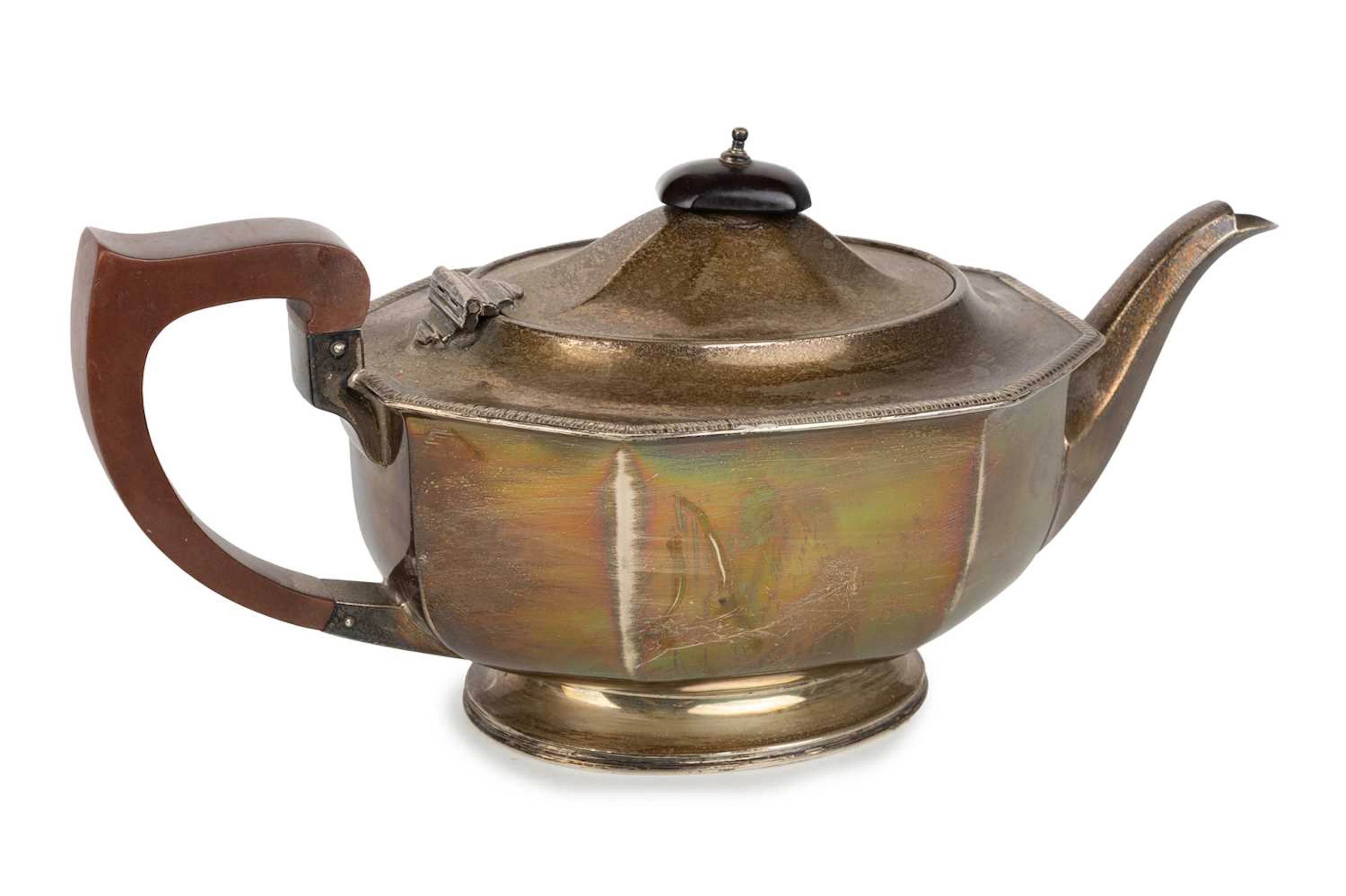GEORGE VI SILVER TEAPOT MAKER HAMILTON & INCHES, EDINBURGH 1938