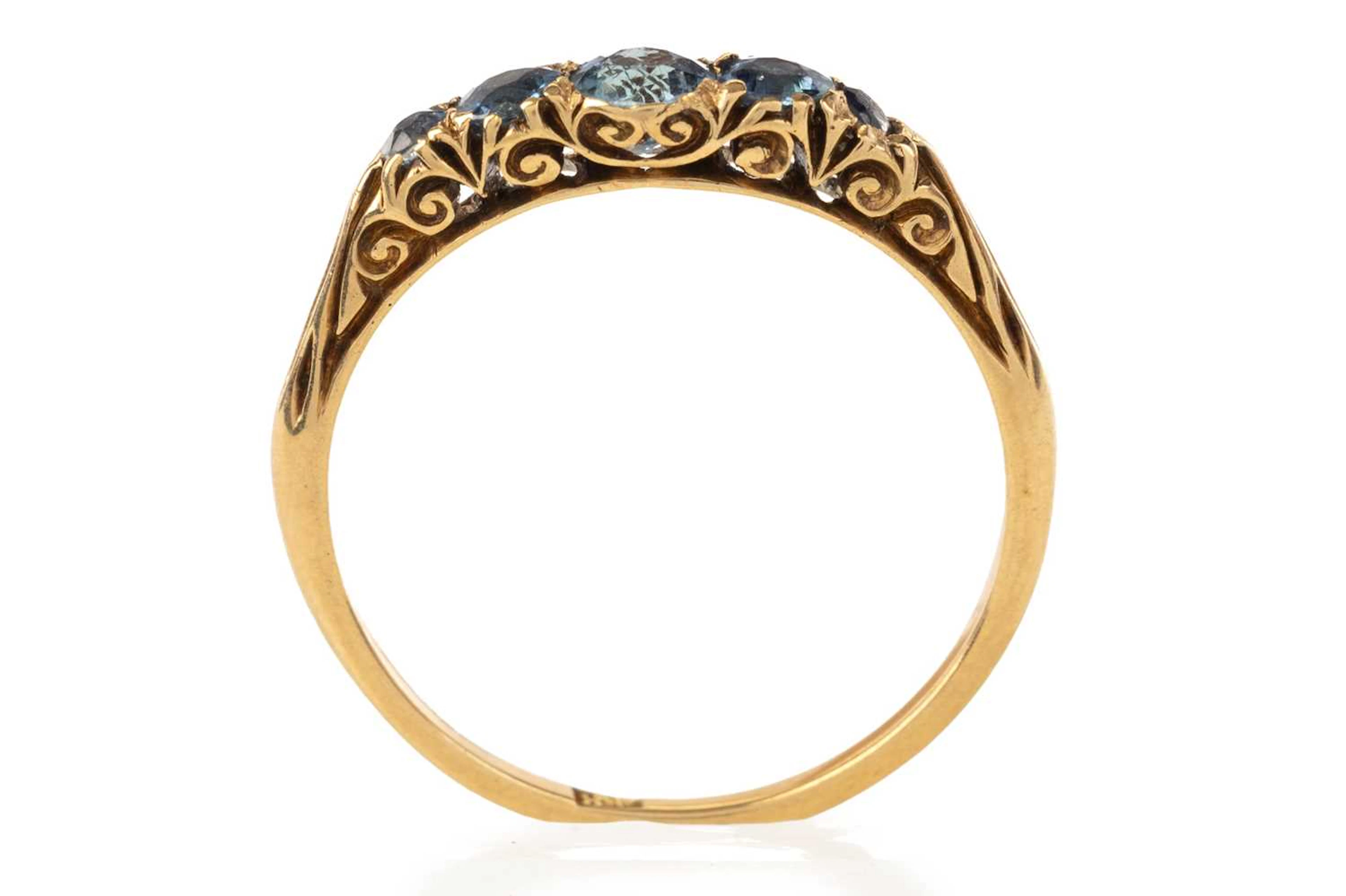 GEM SET FIVE STONE RING MID/LATE 20TH CENTURY