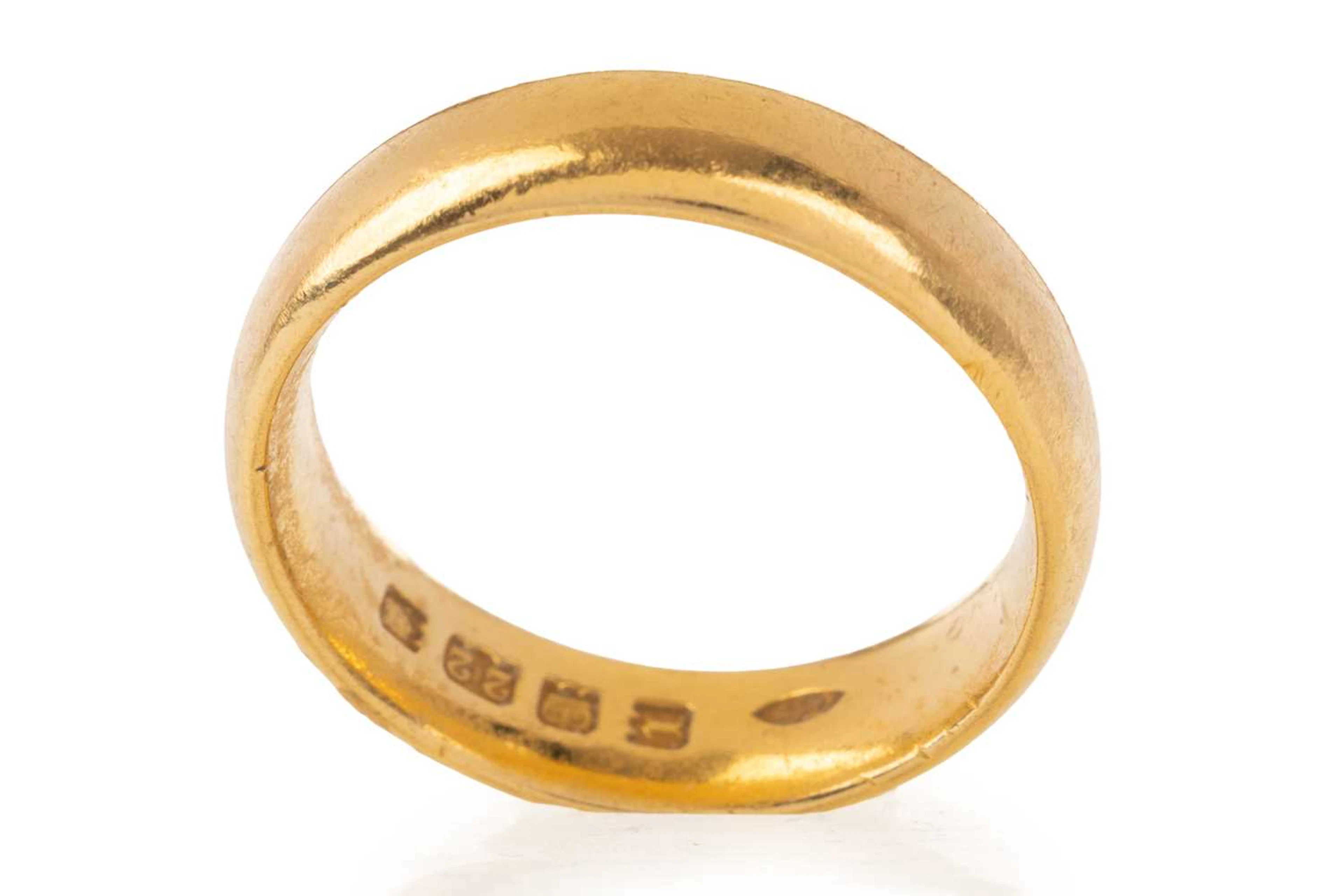GOLD WEDDING RING MID/LATE 20TH CENTURY