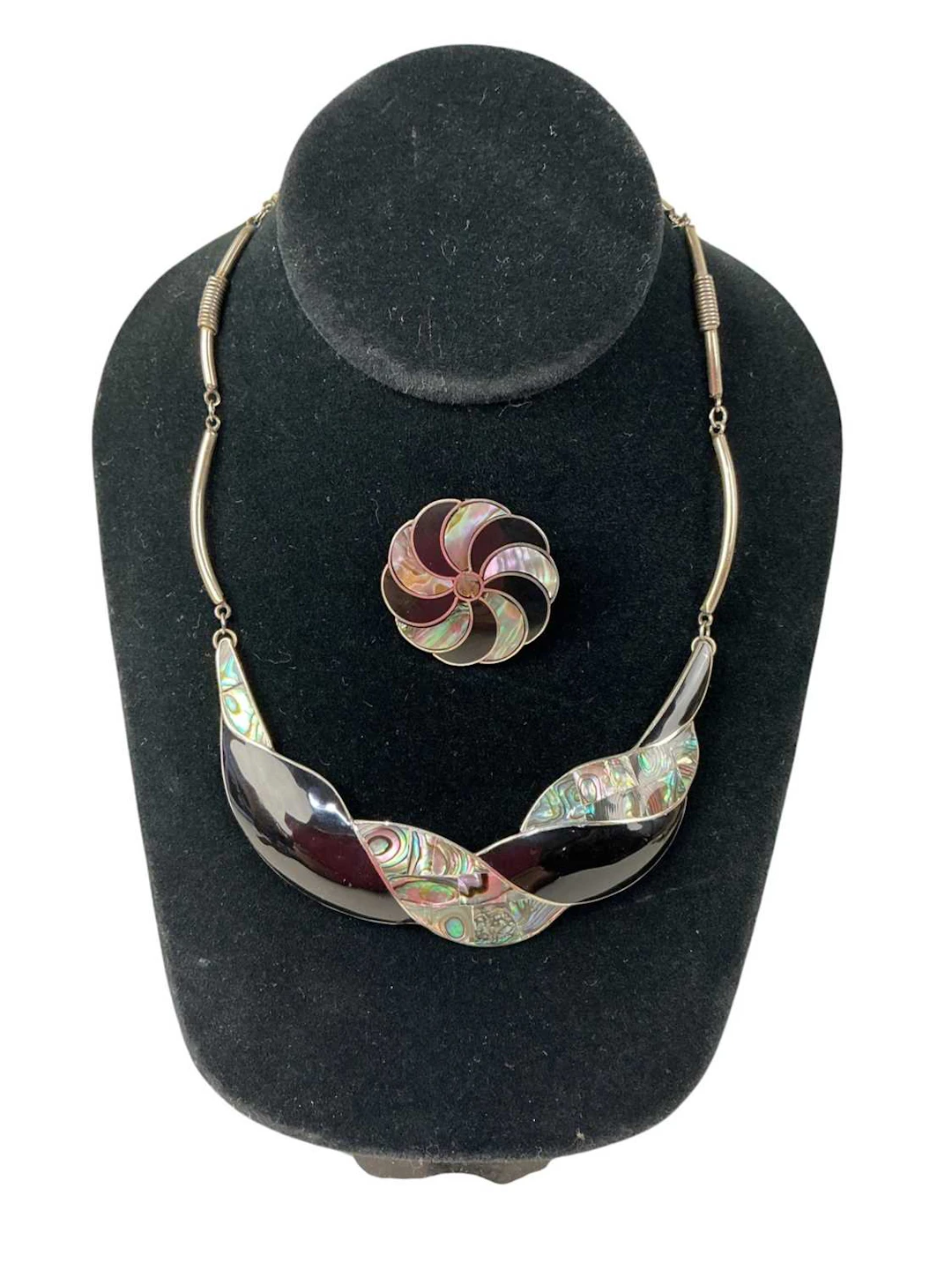 COLLECTION OF COSTUME JEWELLERY MID/LATE 2OTH CENTURY