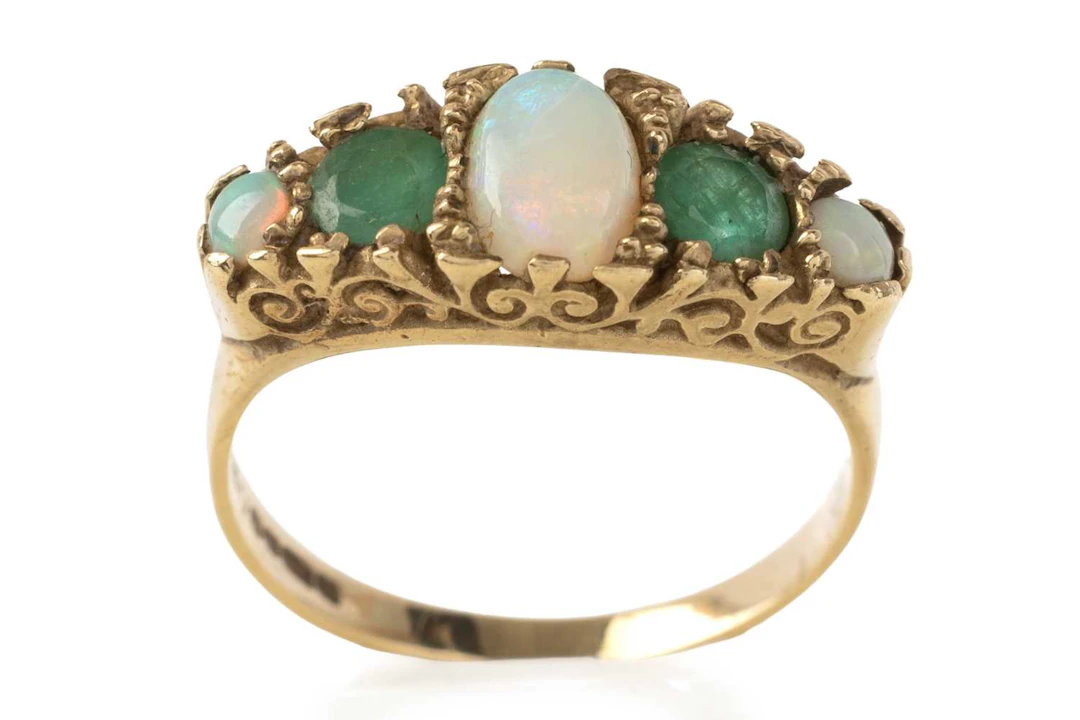 EMERALD AND OPAL BOAT RING EARLY/MID 20TH CENTURY