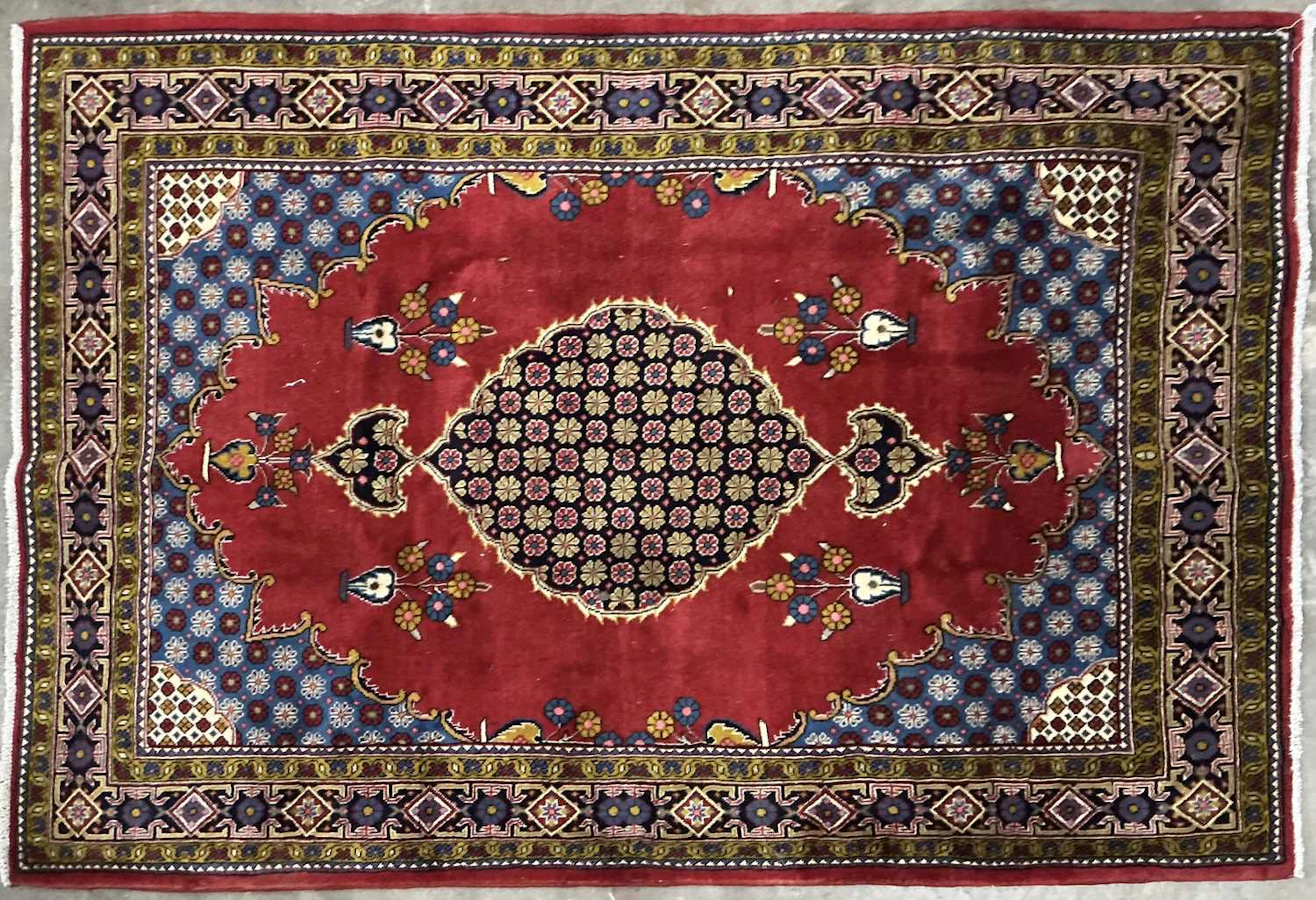 PERSIAN HAMADAN RUG MID/LATE 20TH CENTURY