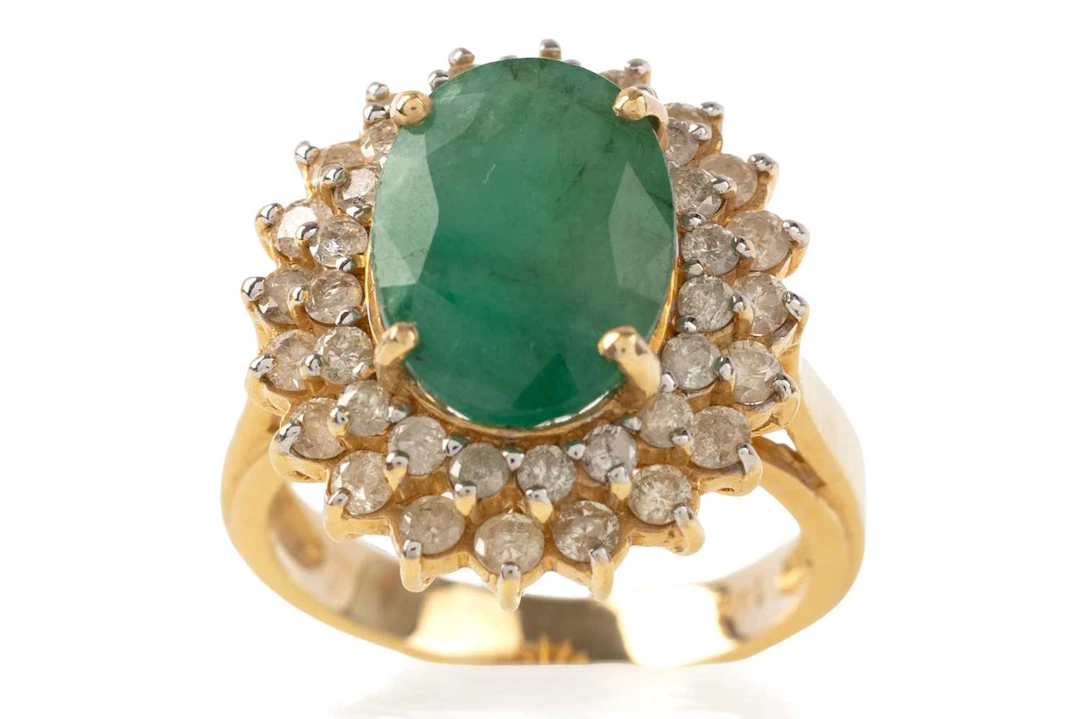EMERALD AND DIAMOND RING LATE 20TH CENTURY