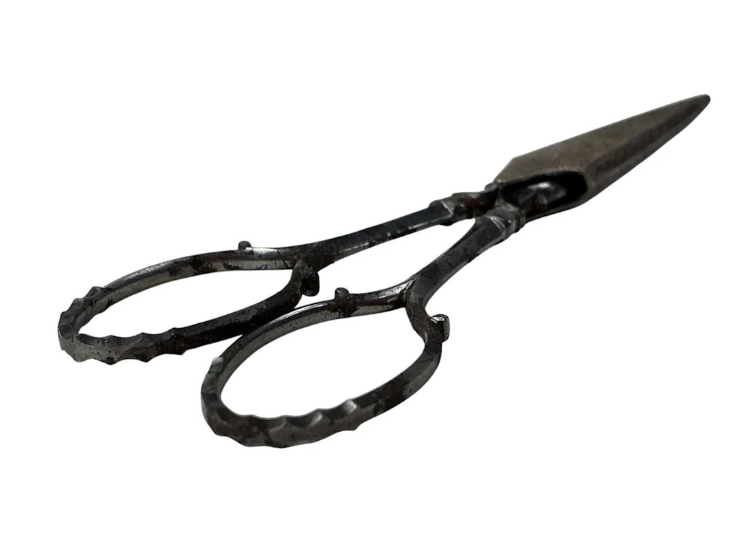 PAIR OF GEORGE III STEEL SEWING SCISSORS LATE 18TH/EARLY 19TH CENTURY