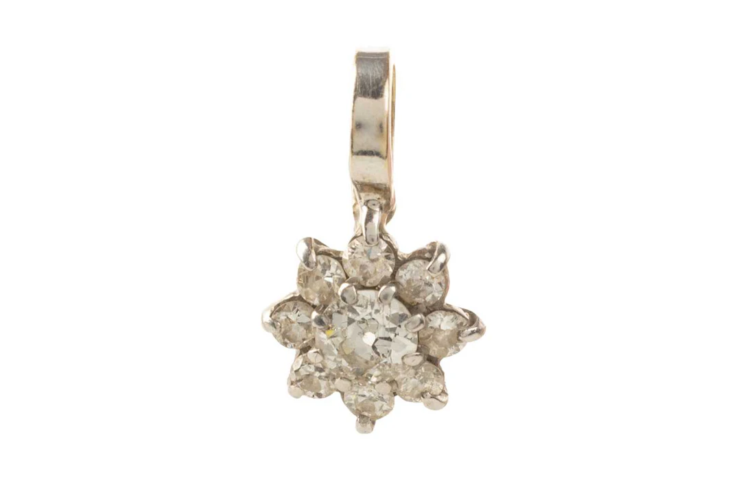 DIAMOND CLUSTER PENDANT LATE 20TH CENTURY