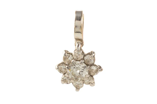 DIAMOND CLUSTER PENDANT LATE 20TH CENTURY