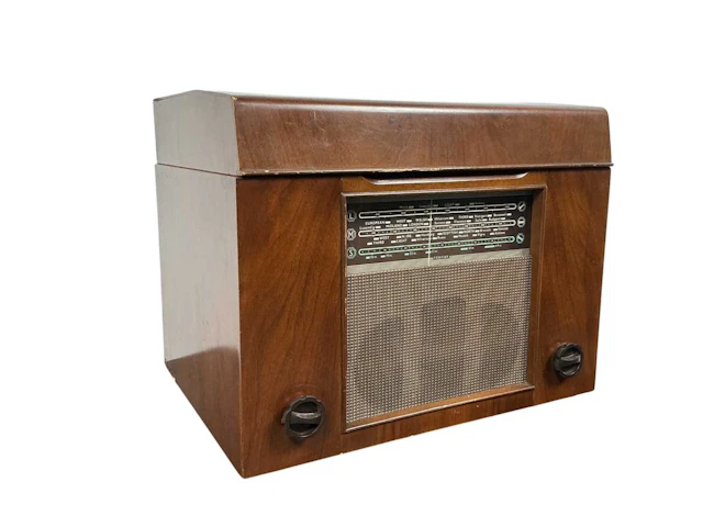 VINTAGE FERGUSON RADIOGRAM MID 20TH CENTURY