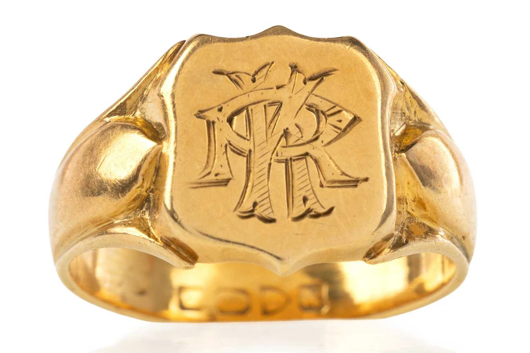 EDWARDIAN GOLD SIGNET RING 1909