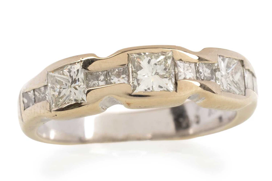 DIAMOND HALF ETERNITY RING LATE 20TH CENTURY