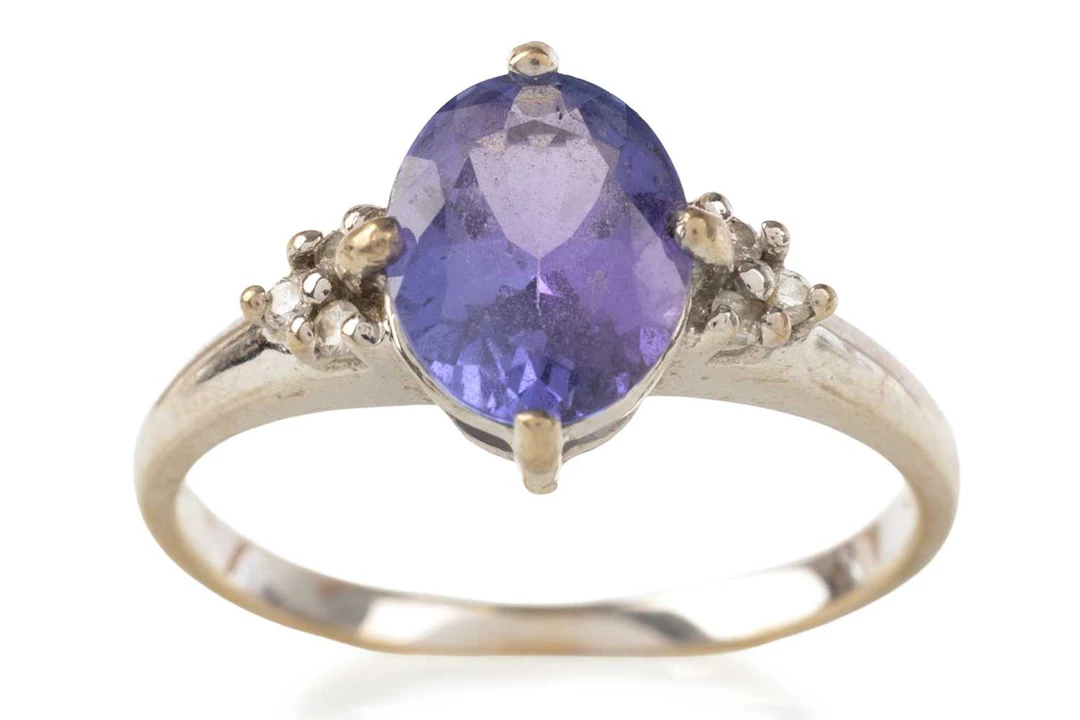 TANZANITE AND DIAMOND RING EARLY 21ST CENTURY