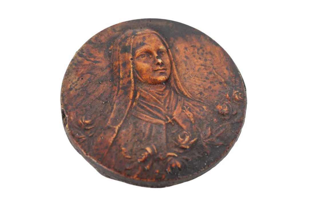 CARVED COMPOSITE CIRCULAR PANEL LATE 19TH/EARLY 20TH CENTURY