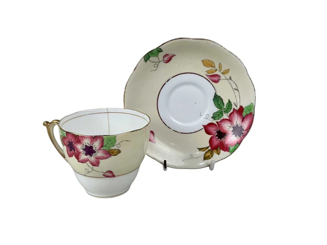 ROSLYN CHINA PART TEA SERVICE, MID 20TH CENTURY AND OTHER ITEMS